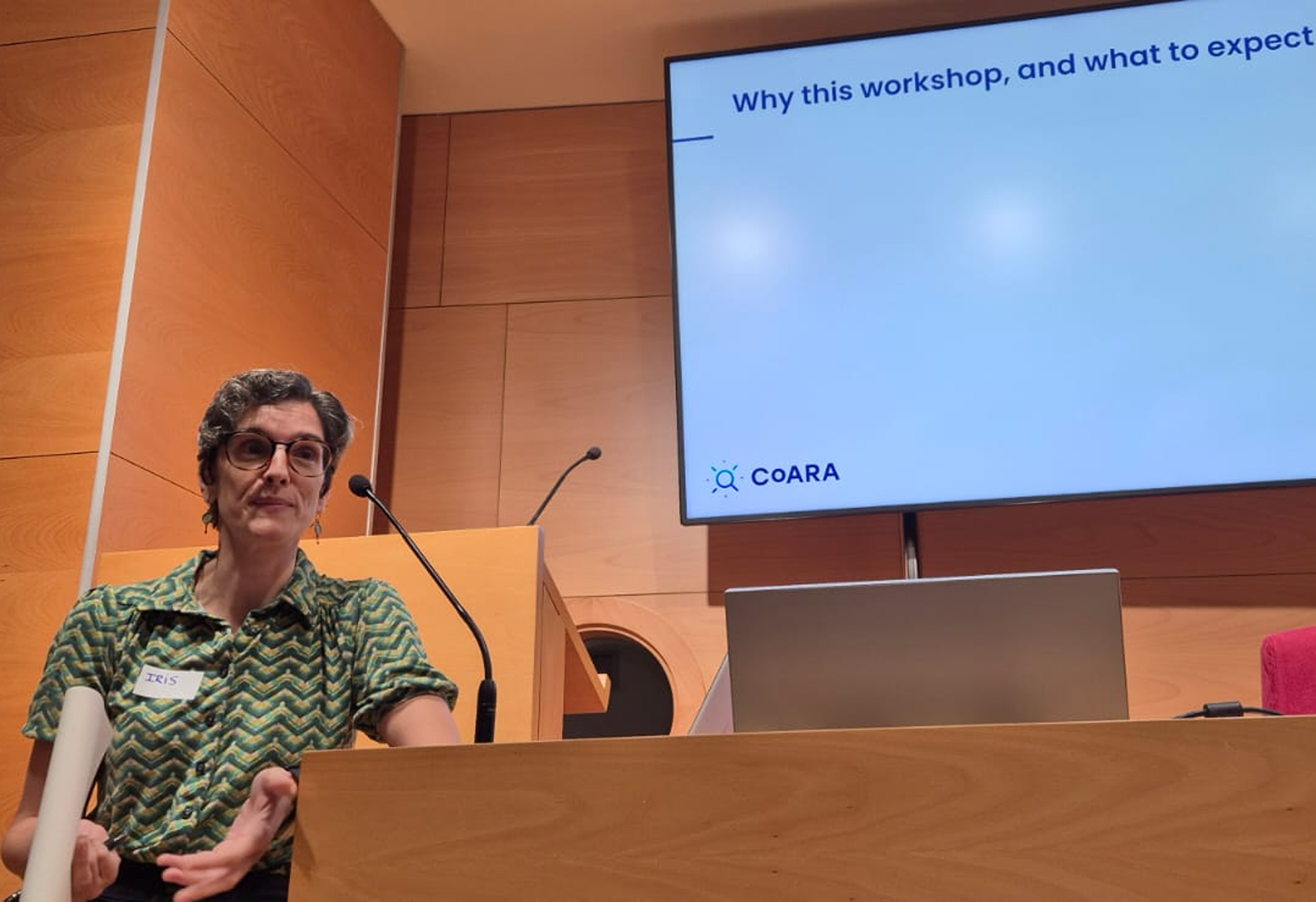 Iris Uribesalgo welcomes participants