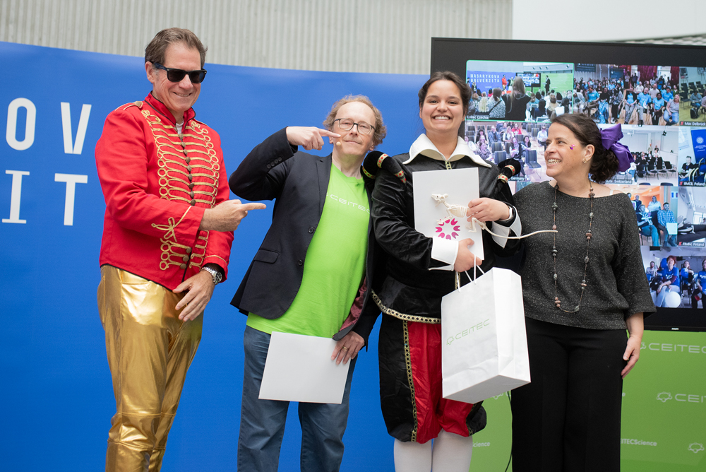 Mafalda Araújo Pereira is awarded the second most voted-for performance of the EU-LIFE Science Vision Talk Contest 2025