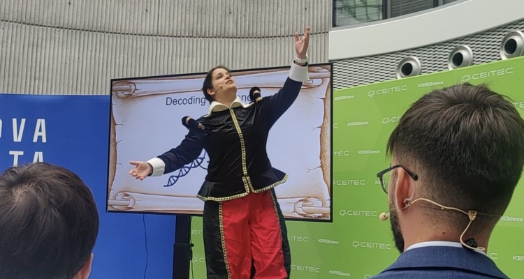 Mafalda Araújo Pereira performs at the EU-LIFE Science Vision Talk Contest 2025